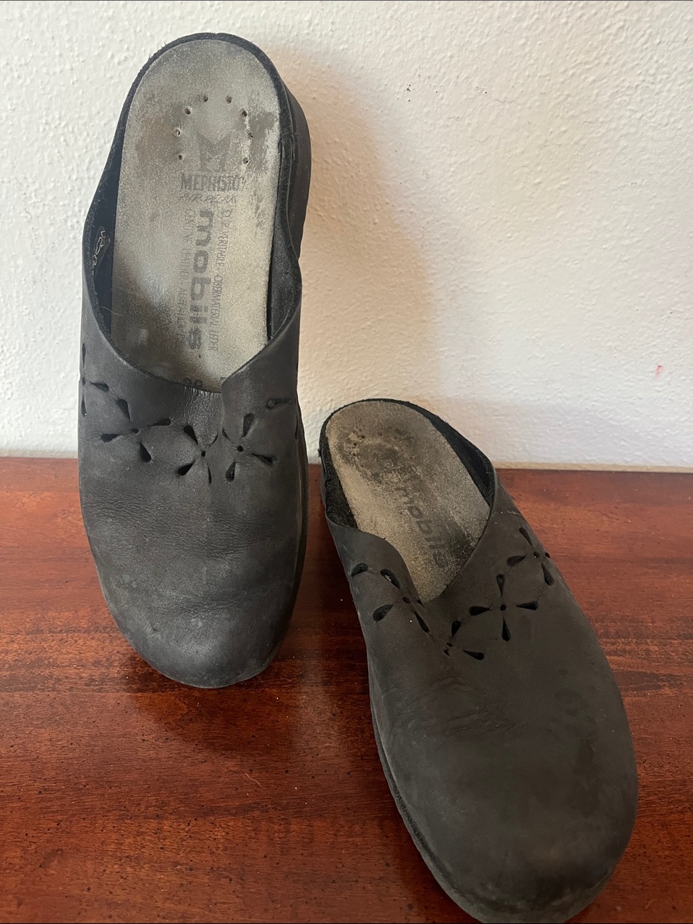 Mephisto Women's Mobils Black Leather Clog Mules with Cutouts Size 38